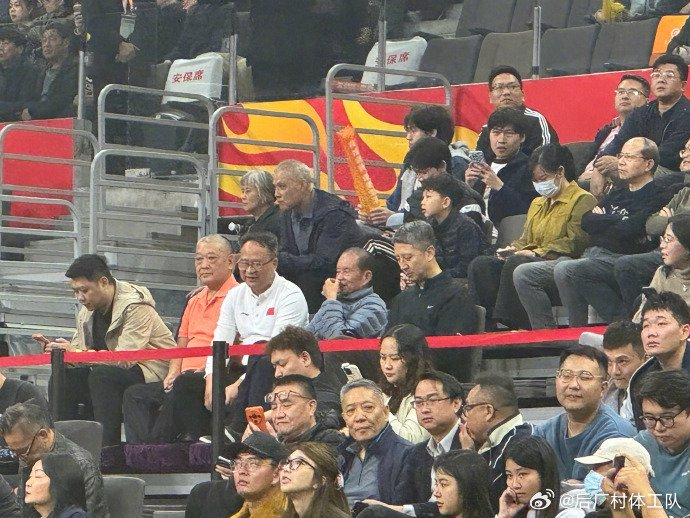 jrs直播-男篮主帅郭士强现场观战广东对阵上海|中国男篮|上海男篮|CBA常规赛|广东男篮|CBA_新浪体育_新浪新闻